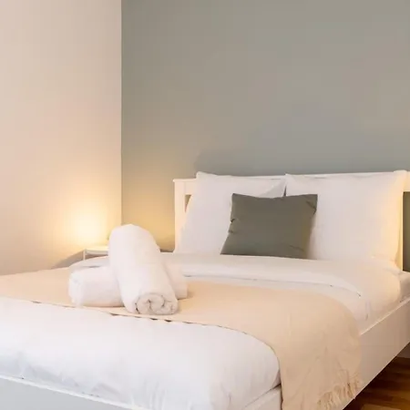 Center - 4 Bedroom Duplex Apartment! *